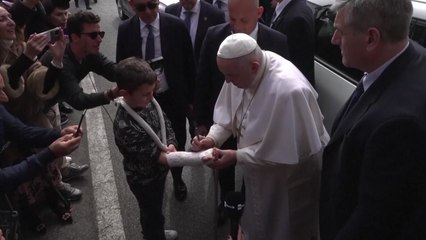 교황, 기관지염 사흘 만에 퇴원..."난 아직 살아있다" / YTN