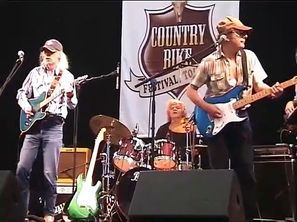WINKS featuring Patrick Baricault live at Tours Country Bike Festival 2010