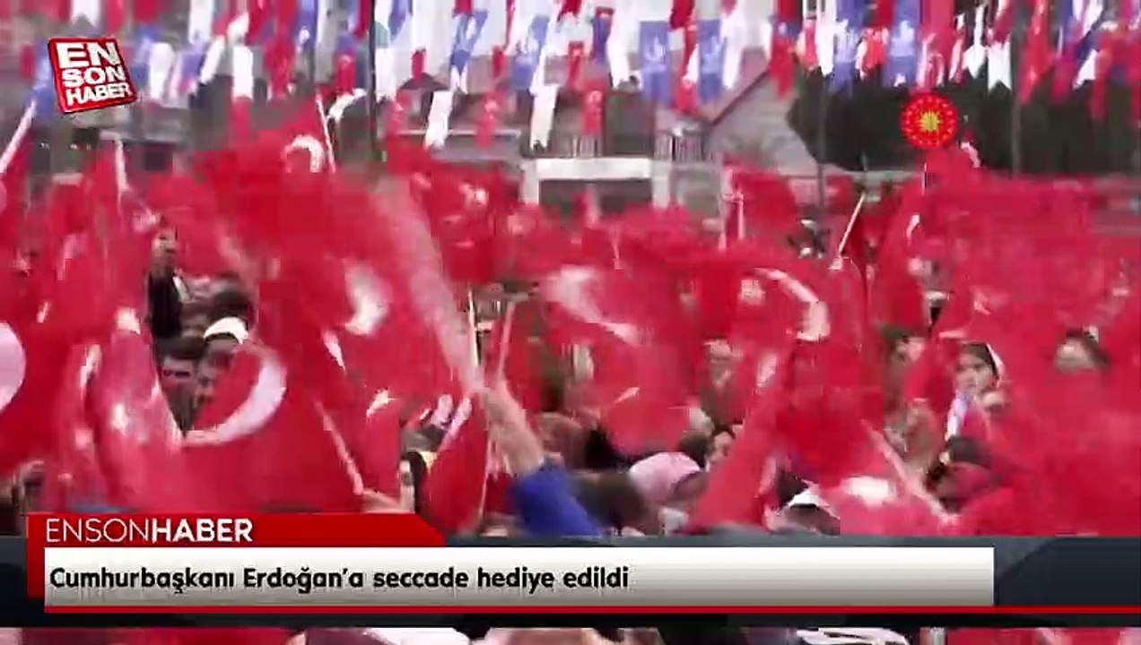 Cumhurbaşkanı Erdoğan’a seccade hediye edildi