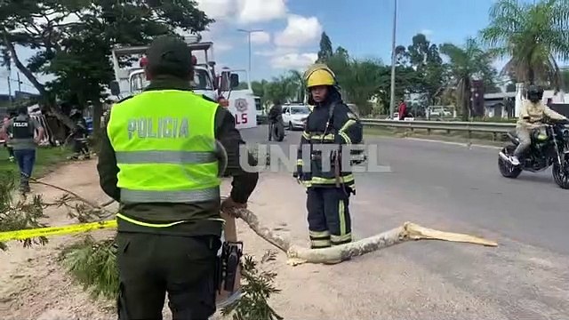 Video: Vuelca camión que transportaba precursores de cocina en el Km 9 de la zona norte de Santa Cruz de la Sierra