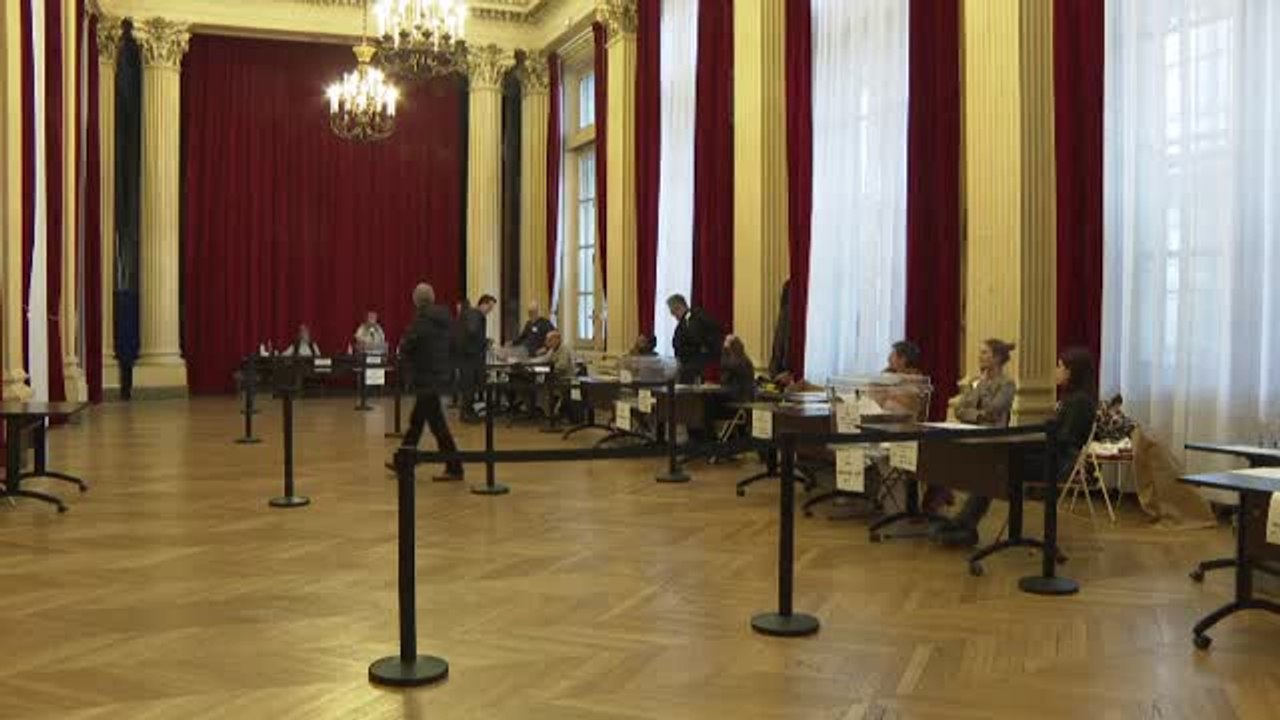 Los parisinos deciden si se prohíben los monopatines eléctricos de alquiler