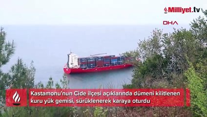 Cide açıklarında dümeni kilitlenen yük gemisi karaya oturdu