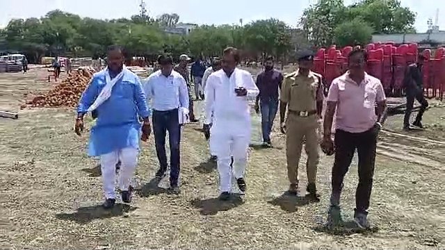 Video story- प्रभारी मंत्री ने की तैयारियों की समीक्षा, अधिकारियों को दिए दिशा-निर्देश