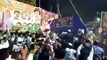 Watch video: भाषण के दौरान कांग्रेस का मंच गिरा , कांग्रेस प्रदेश अध्यक्ष कार्यकर्ताओं को कर रहें थे सम्बोधित