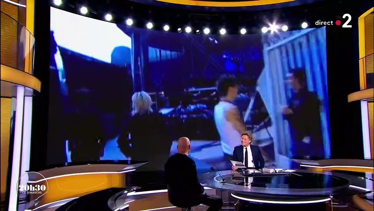 Florent Pagny a parlé de la fois où il a partagé la scène avec Johnny Hallyday sur le plateau de "20h30 le dimanche", sur France 2, le 2 avril 2022.