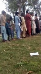 یار اللّه کرم کرے لوگ روزے  کے ساتھ کس طرح کھانے کو ترس رہا ہے 