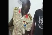 Afrika ülkesi şok görüntüleri paylaştı: Rütbeli üniforma giyen kişi ağzıyla mermi yakaladı! Sosyal medyada viral oldu