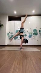 YOGA HANDSTANDING - LidiYoga