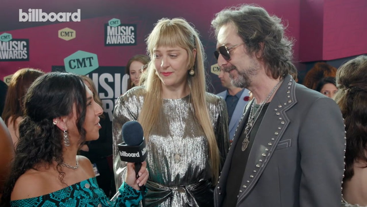 Chris Robinson of The Black Crowes Talks Collaborating with Darius Rucker, The Influence Rock N' Roll Has on Country Music, & More | CMT Awards 2023