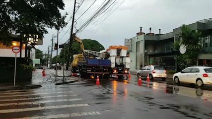Poste é substituído após acidente na Rua Erechim