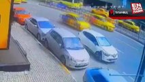 Beyoğlu'nda makas attığı öne sürülen otomobil önce yayaya sonra araçlara çarptı