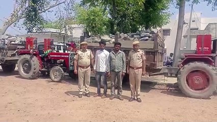 चेजा पत्थर से भरे दो ट्रैक्टर जब्त
