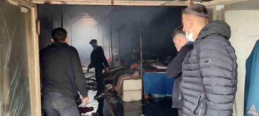 Büyük Rus Pazarı'ndaki yangında onlarca dükkan zarar gördü