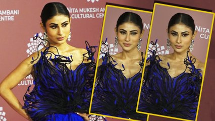 Mouni Roy का Black And Blue Gown में दिखा Stunning Look