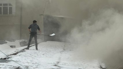 Halk pazarında yangın: Çok sayıda iş yeri yanıyor