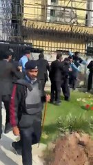 Lawyers broke the barriers and started moving towards the Supreme Court