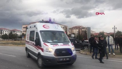 OTOMOBİLİN ÇARPTIĞI MOTOSİKLETTEKİ BABA ÖLDÜ, OĞLU AĞIR YARALI