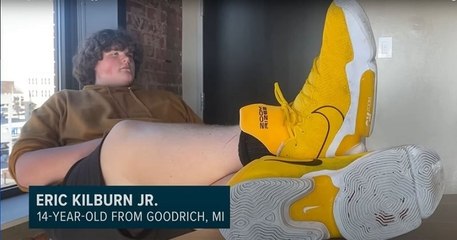 Cet adolescent peine à trouver des chaussures à sa taille car il chausse du 65, un appel a été lancé