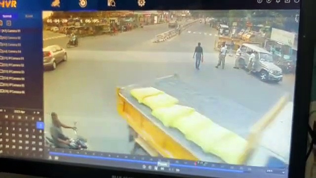 பைனான்ஸ் ஊழியரின் அரைகுறை பயிற்சியால் பறிமுதல் செய்யப்பட்ட வாகனம் விபத்து