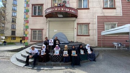 HDP ÖNÜNDEKİ AİLELER, RAMAZANDA DA EVLAT NÖBETİNDE
