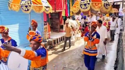 प्रभातफेरी एवं सोमवार शोभायात्रा निकाली