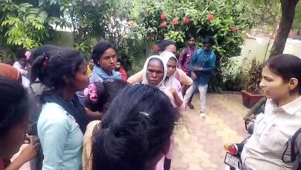 वीडियो : झारखंड से मुंबई ले जाए जा रहे थे नाबालिक बच्चे व युवतियां