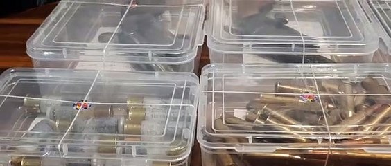 कार में मिला अवैध हथियारों का जखीरा