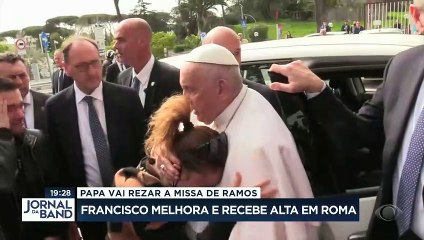 Papa Francisco melhora e recebe alta do hospital em Roma 03/04/2023 09:11:50