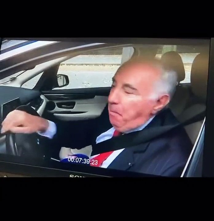 Un homme "riche" est vraiment en colère contre la pénurie d'essence et les grèves