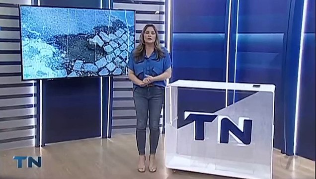 Buracos quebram carros e causam acidentes em bairro da Grande Vitória