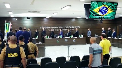 Após salvarem vítima esfaqueada, Cabo Schmitz e Soldados Catanio e Techio recebem votos de louvor na Câmara