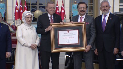 İlk TOGG özel plakasıyla Erdoğan'a teslim edildi