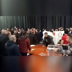 İYİ Parti temayül yoklamasında meydan savaşı gibi kavga