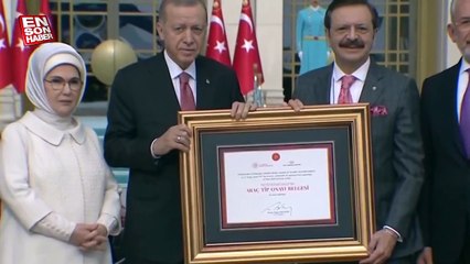 Külliye'ye çekilen Togg'lar Cumhurbaşkanı Erdoğan'a teslim edildi