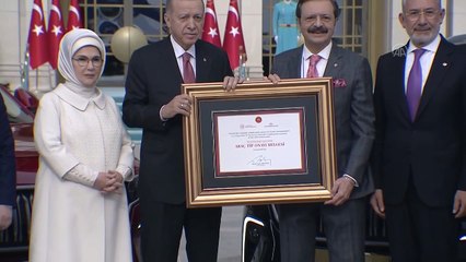 Cumhurbaşkanı Erdoğan'a ilk TOGG teslimatı: 60 yıllık hayal sonunda gerçek oldu