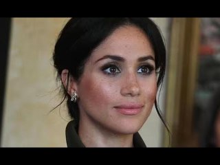 Meghan Markle ha avvertito che "il suo anno è andato di male in peggio" mentre la sua popolarità
