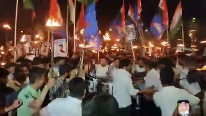 मोदी सरकार दो उद्योगपतियों के हाथों की कठपुतली-नीरज कुंदन