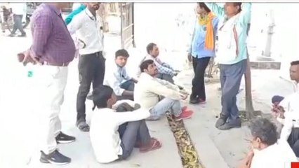 एटा: संदिग्ध अवस्था में गड्ढे में पड़ा मिला वृद्ध का शव, परिजनों में कोहराम