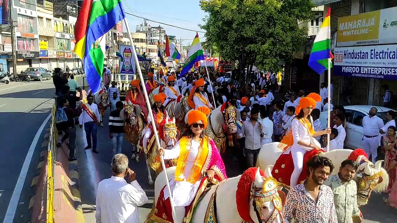 Video... भगवान महावीर के जयकारों से गूंजा लेकसिटी