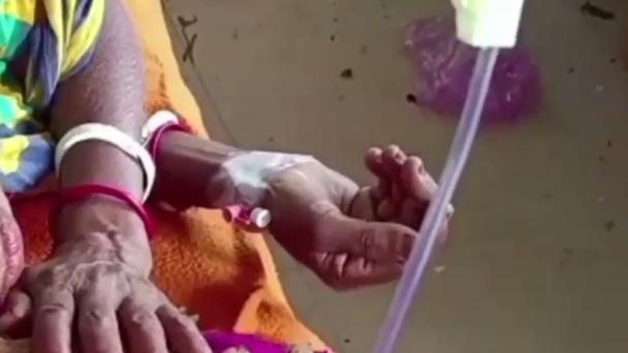 বৃদ্ধাকে মারধরের অভিযোগ! চিকিৎসাধীন তুফানগঞ্জ মহকুমা হাসপাতালে