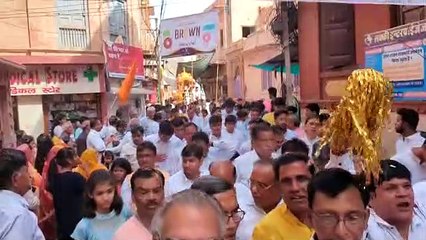 Descargar video: महावीर जयंती पर निकले वरघोड़े, दिया अहिंसा परमो धर्म का संदेश