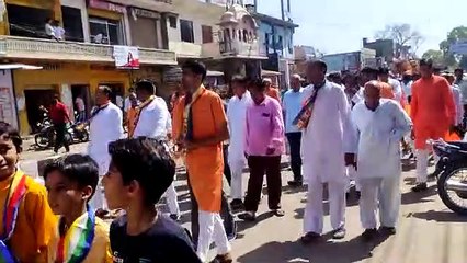 भगवान महावीर के गूंजे जयकारे, शोभायात्रा का पुष्प वर्षा से स्वागत