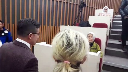 Tanju Özcan, saldırgan AKP'liyi Meclis'ten dışarı çıkarttı