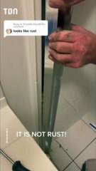 Sa salle de bain sentait mauvais : elle découvre l’origine de l’odeur