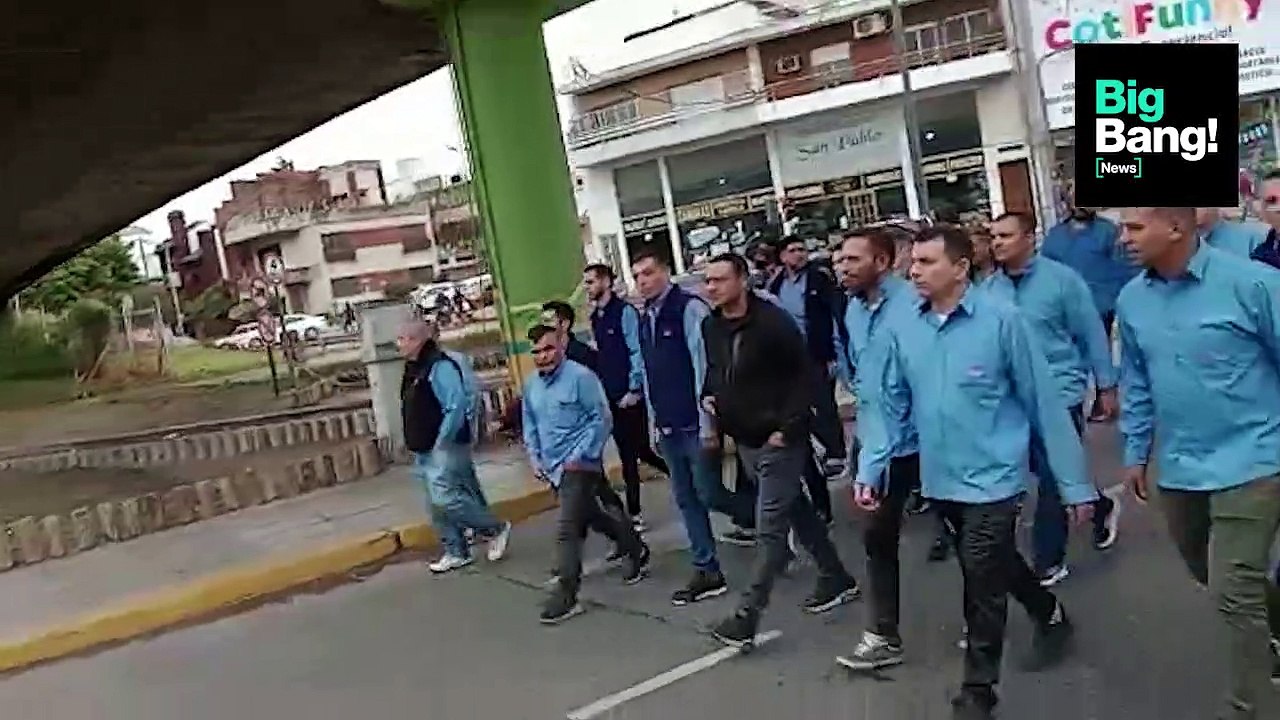 Vamos, compañeros así recibían a los choferes de la línea 80 en el corte