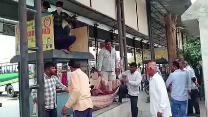 Foul smell was coming from above the ticket counter in Hanumangarh bus stand, saw rotting corpse