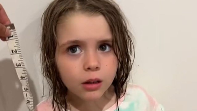 Fun dad creates a rollercoaster stimulator for his daughter