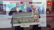 AMLO entrega reconocimientos a gasolineras con los precios más bajos; conoce cuáles son