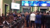 Vereadores interrompem sessão parar pedir que co-vereadora deixe cadeira da Câmara de Salvador