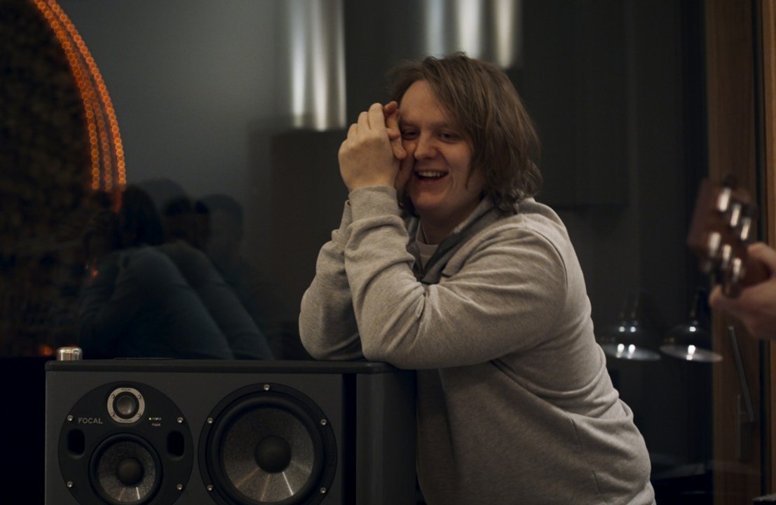 Lewis Capaldi reveals the only way he doesn’t suffer Tourette’s tics